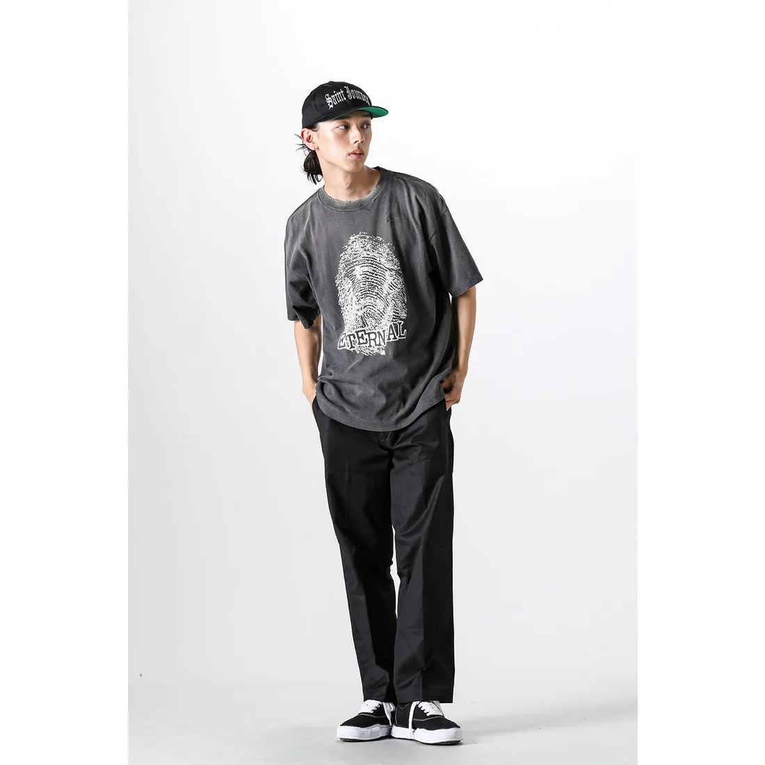 SAINT Mxxxxxx CHOSEN SS TEE/BLK Burst pattern/fingerprint print Chosen Tee Washed black S-XL Look for cylindrical fabrics without side seams. Don’t buy open-width fabrics anymore. It’s boring. Assute garment dyeing. Spray the whole piece with Ma Liu. Re-spray heavy fade. Collar and cuffs are frayed. Many places are broken. Authentic grade printing restored. Original consistent main mark/wash mark/with little angel anti-counterfeiting label.